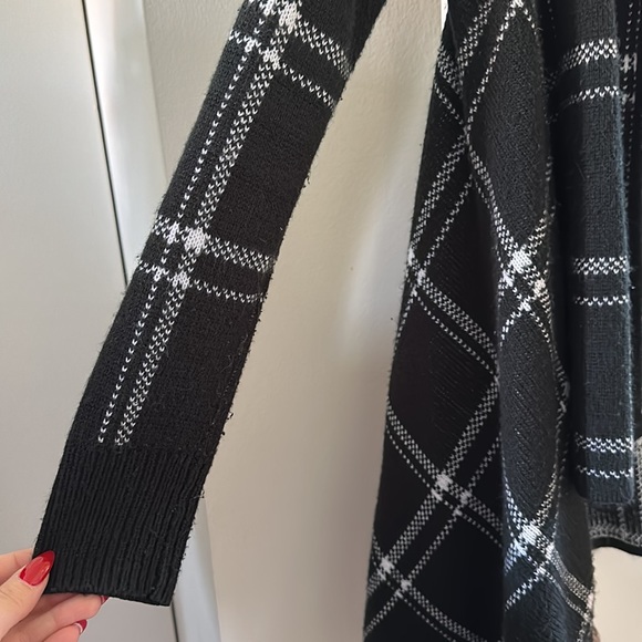 Merona black/white plaid asymmetrical sweater cardigan. Size medium. - Picture 3 of 6